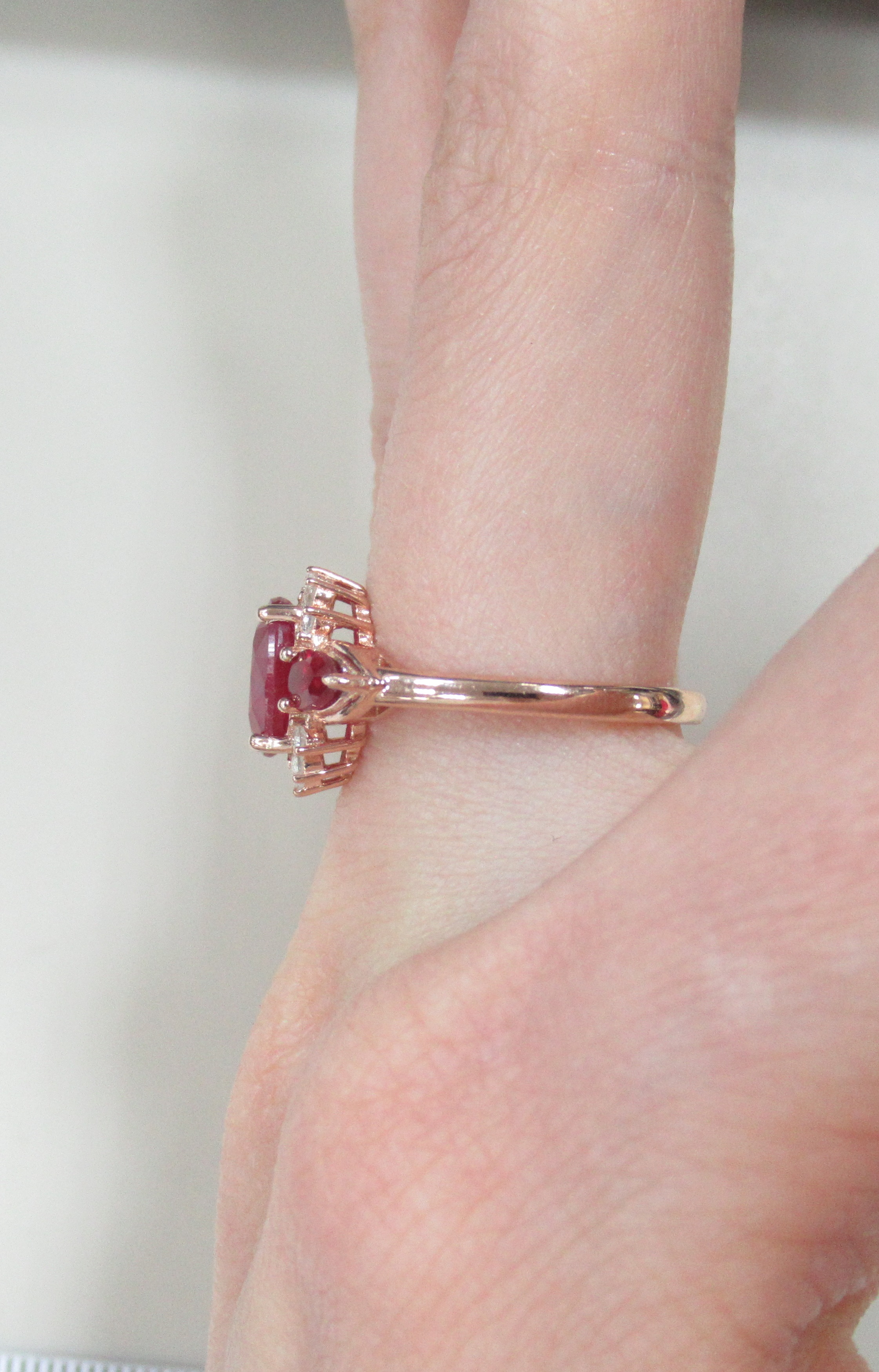 Серебряное кольцо с рубинами